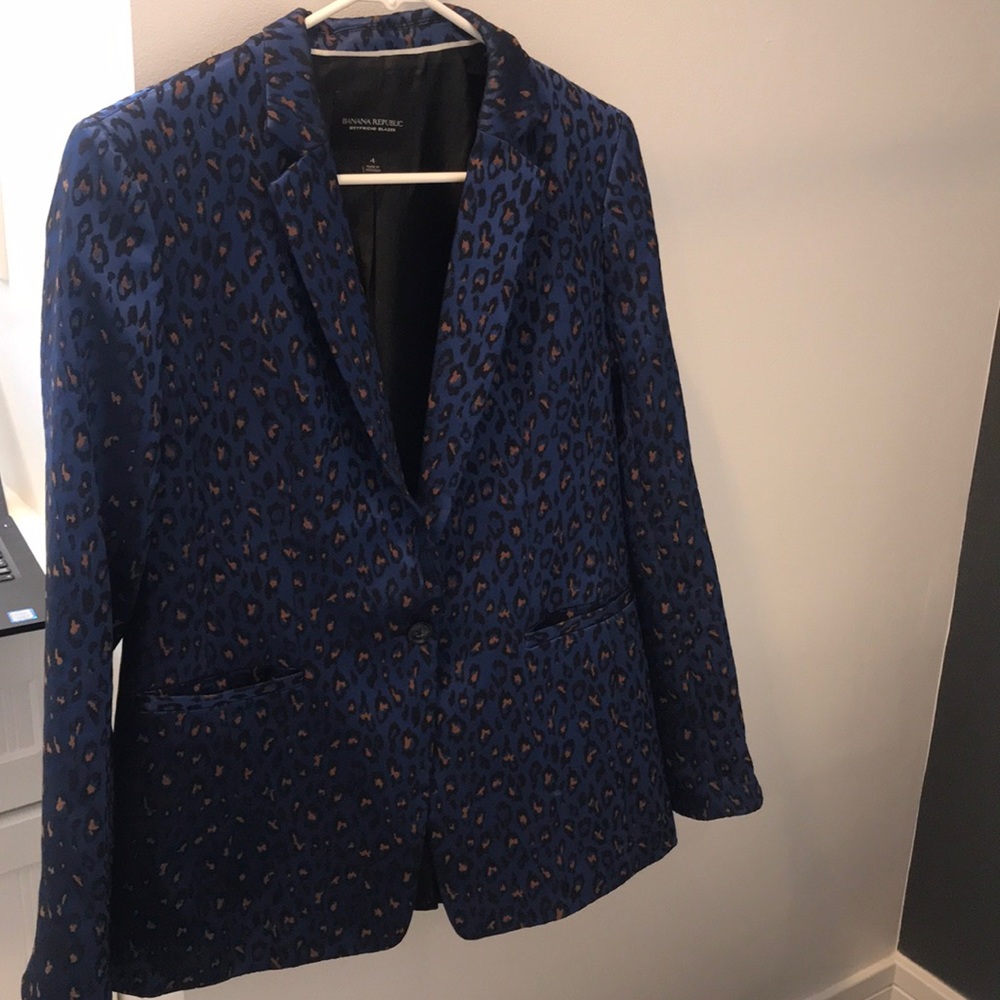 Women’s Blue cheetah print blazer size 4